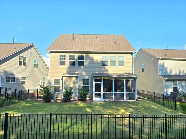 2117 Curry Mdw Wy in Durham, NC - Foto de edificio - Building Photo