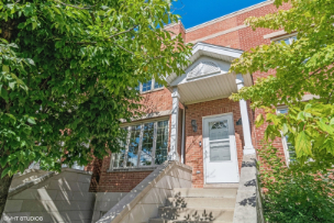 property at 2554 W Warren Blvd