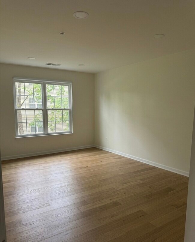 11808 Eton Manor Dr, Unit 203 in Germantown, MD - Foto de edificio - Building Photo