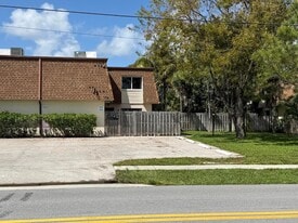 717 W Ocean Ave in Lantana, FL - Building Photo