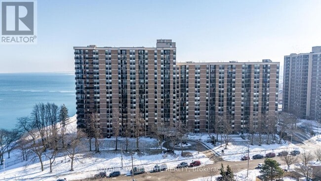 500 Green Rd in Hamilton, ON - Building Photo - Building Photo