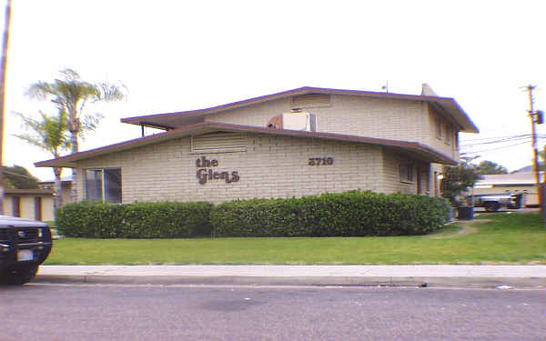 The Glens in Phoenix, AZ - Building Photo