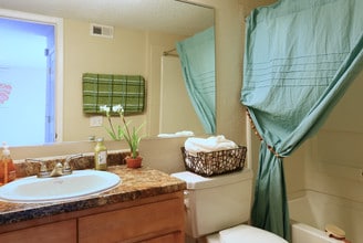 Parkway Square Apartments in Tallahassee, FL - Foto de edificio - Building Photo