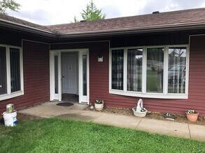 396 Autumnwood Dr, Unit 396 Autumnwood Dr Apt B in Tiffin, OH - Building Photo - Building Photo