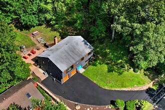 138 Pinewood Trail in Trumbull, CT - Building Photo - Building Photo