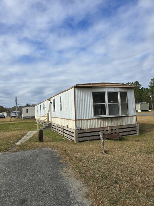 8582 Rye Patch Rd in Ludowici, GA - Building Photo