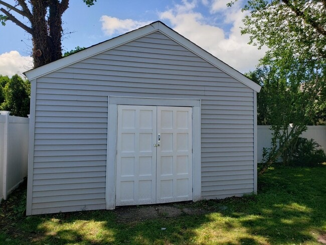 11 Wilhow Ct in Northport, NY - Building Photo - Building Photo
