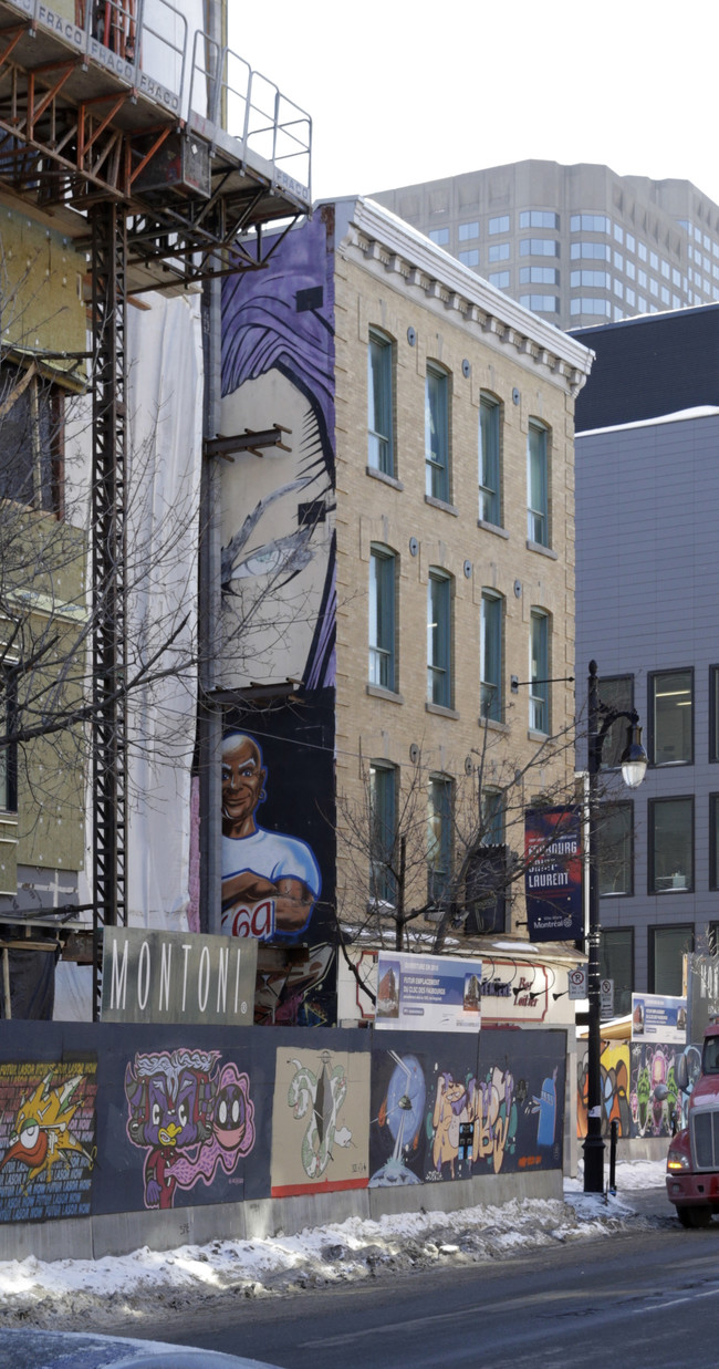 60-62 Sainte-Catherine E in Montréal, QC - Building Photo - Building Photo