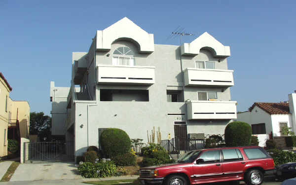 833 S Orange Grove Ave in Los Angeles, CA - Building Photo