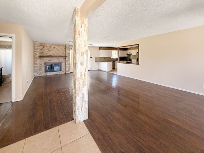 200 W Rojo Dr in Hobbs, NM - Building Photo - Building Photo