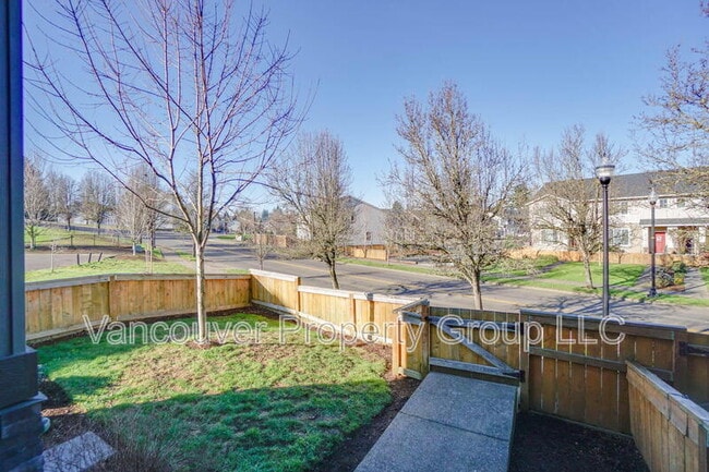 2001 NE 4 Seasons Ln in Vancouver, WA - Building Photo - Building Photo