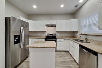 21338 Wildcroft Dr in Katy, TX - Building Photo - Building Photo