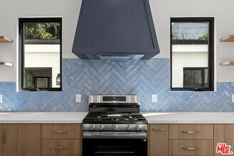 822 N Orange Grove Ave in Los Angeles, CA - Building Photo - Building Photo