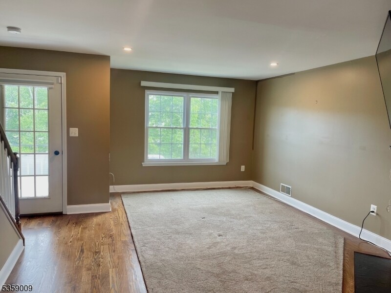 302 Mercer Ct in Hackettstown, NJ - Building Photo