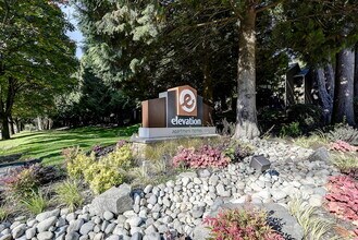 Elevation in Redmond, WA - Foto de edificio - Building Photo