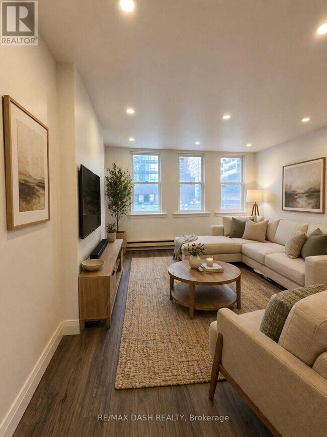 property at 565 Yonge St