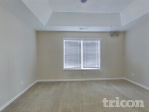 3913 Lake Manor Way in Atlanta, GA - Building Photo - Building Photo