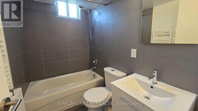 407-230-1230 Oak St in Toronto, ON - Building Photo - Building Photo