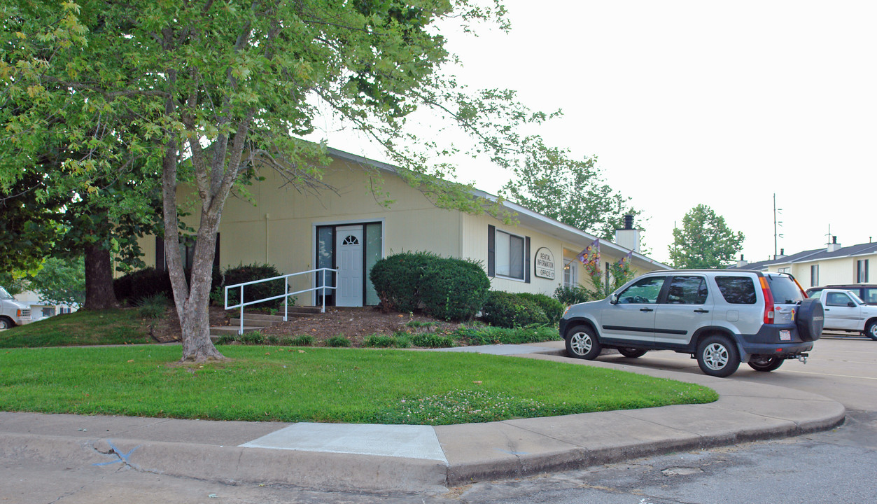 Park Lake Apartments in Fayetteville, AR - Building Photo