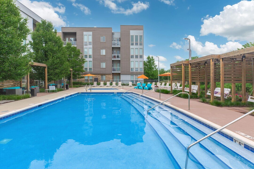 Woodview Apartments in Deerfield, IL - Foto de edificio