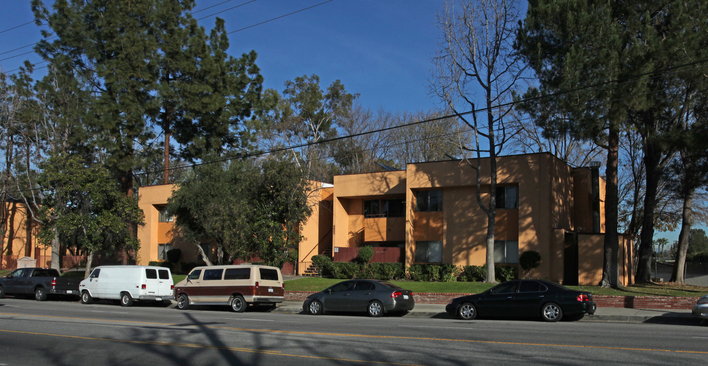 Kittridge Gardens Apartments in Reseda, CA - Building Photo