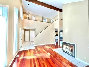 2250 Lakeside Dr in Aurora, IL - Building Photo - Building Photo