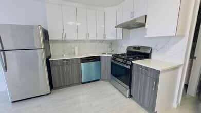 31-22 60th St in Queens, NY - Building Photo - Building Photo