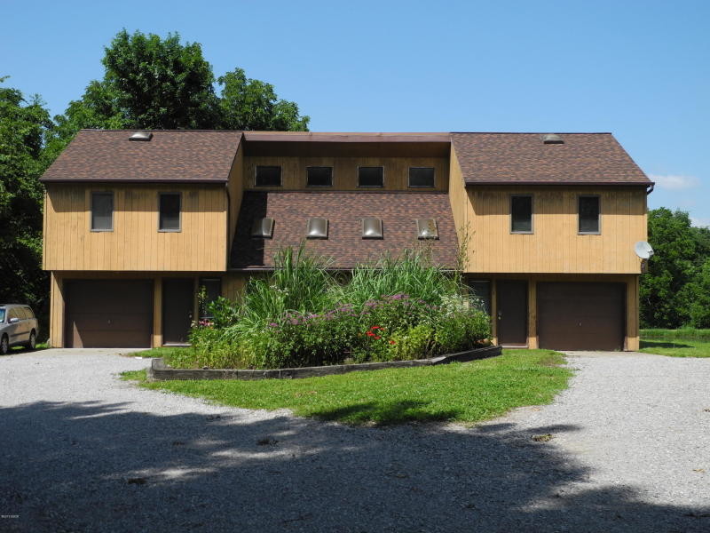 201 Carolyn Dr in Carbondale, IL - Building Photo