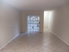 300 Gardens Dr in Pompano Beach, FL - Building Photo - Building Photo