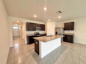 632 Autumn Stream Dr in Auburndale, FL - Building Photo - Building Photo