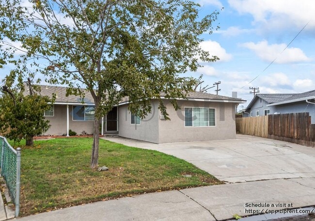 451 Helen Ave in Tracy, CA - Building Photo - Building Photo