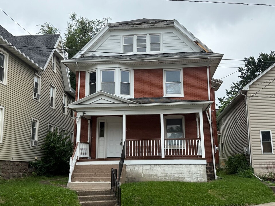 952 Market St in Williamsport, PA - Building Photo