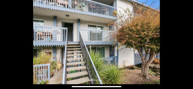 22985 Marine View Dr S in Des Moines, WA - Building Photo - Building Photo