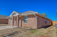 2725 Clifton Ter in Norman, OK - Foto de edificio - Building Photo