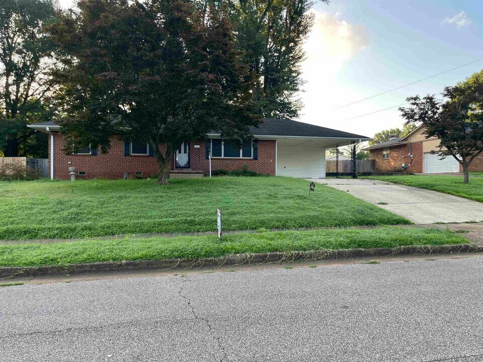 7202 Renda St in Millington, TN - Building Photo