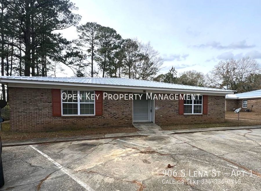 906 S Lena St, Unit Apt 1 in Dothan, AL - Foto de edificio