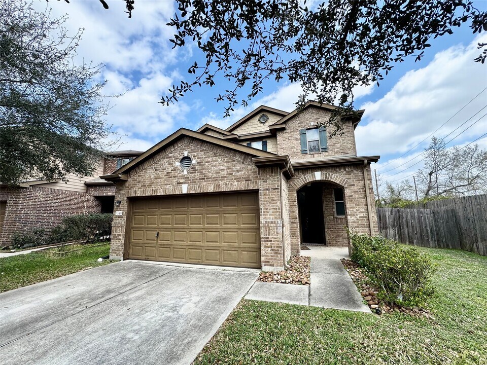 7540 Connemara Dr in Cypress, TX - Building Photo