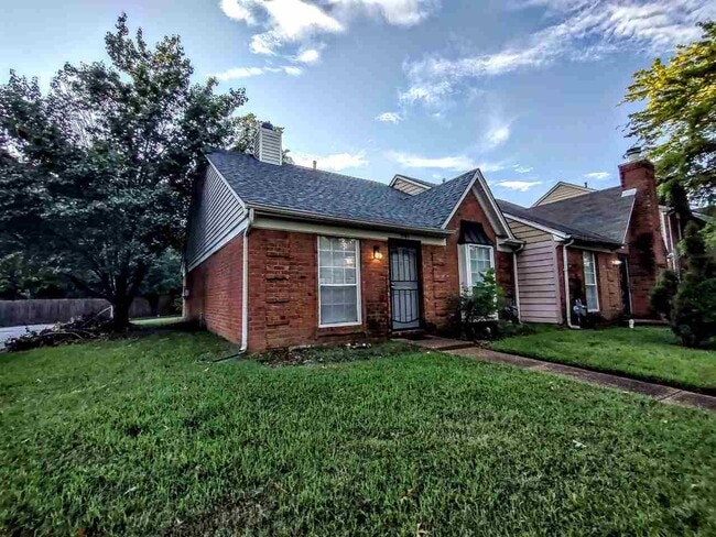 property at 3905 Glencoe Dr