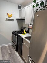 2500 N Van Dorn St in Alexandria, VA - Building Photo