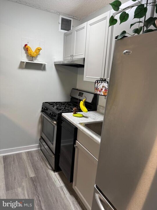 2500 N Van Dorn St in Alexandria, VA - Foto de edificio