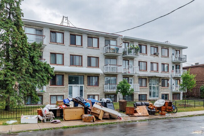 755 81E Av in Laval, QC - Building Photo - Building Photo