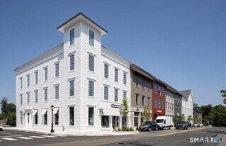 15 Corbin Dr in Darien, CT - Building Photo