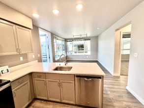 2330 Yakima Ct in Tacoma, WA - Building Photo - Building Photo