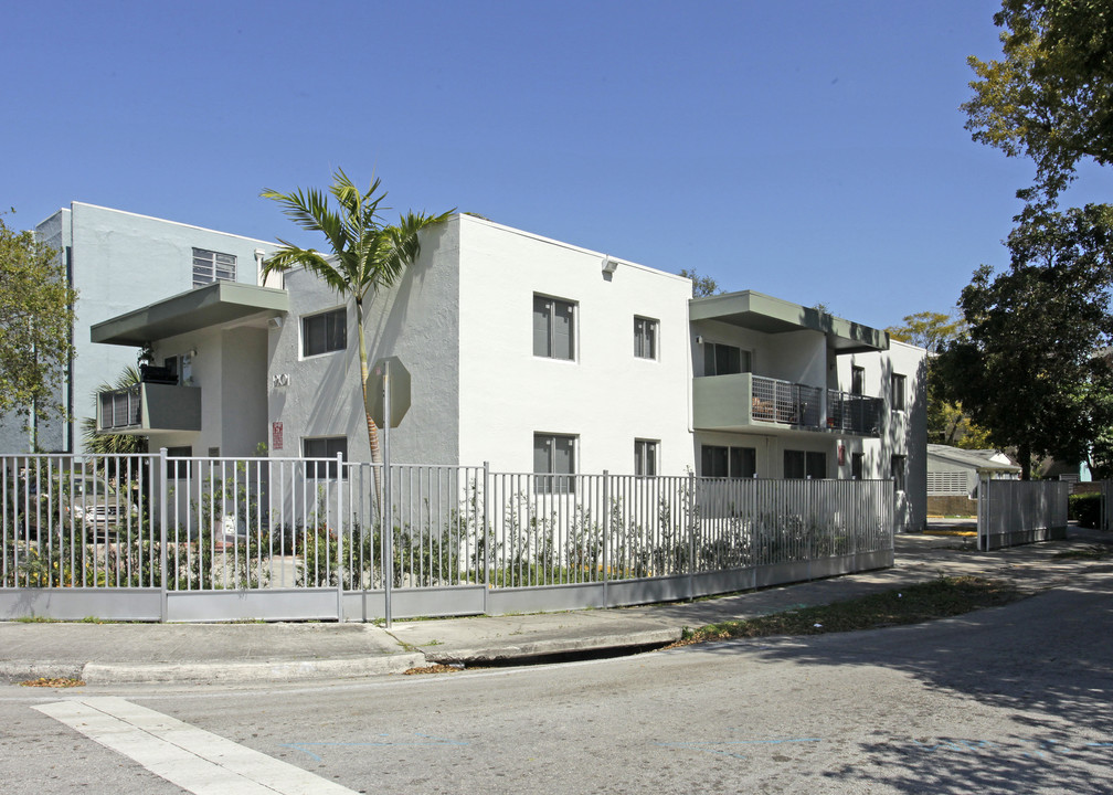 Bicayne Park Villas in North Miami, FL - Building Photo