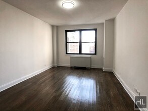 96-95 5th Ave in New York, NY - Building Photo - Building Photo