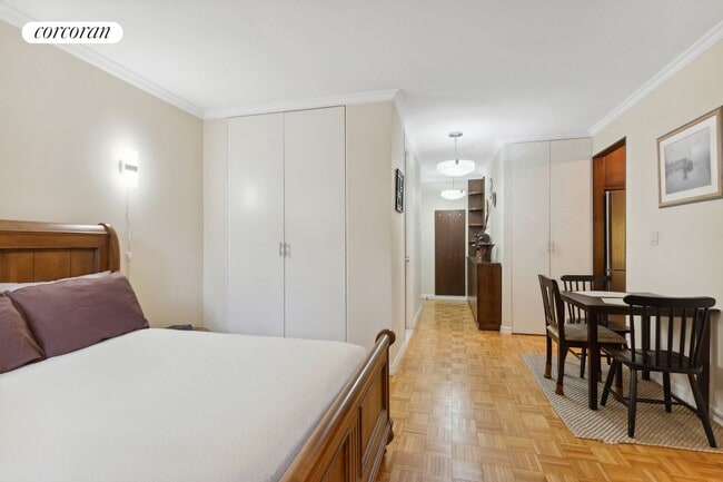235 E 40th St in New York, NY - Building Photo - Building Photo