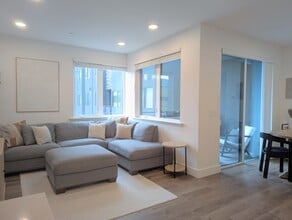 10300 San Pablo Ave, Unit Unit 202 in El Cerrito, CA - Foto de edificio - Building Photo