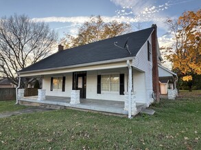 142 N Russell St in Portland, TN - Building Photo - Building Photo