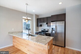 706 N 7th St, Unit 1 in Philadelphia, PA - Foto de edificio - Building Photo