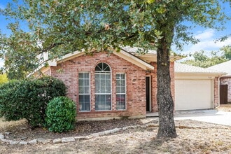 7325 Meadows Dr N in Forest Hill, TX - Building Photo - Building Photo